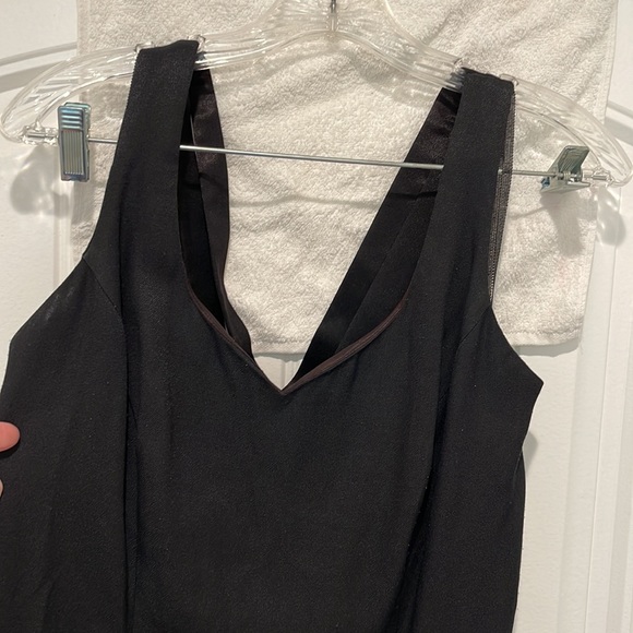 Long, ankle length black dress. Good condition. Cross cross back. - Picture 3 of 7